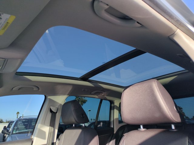 Used 2017 Volkswagen Tiguan Wolfsburg Edition FWD image 15