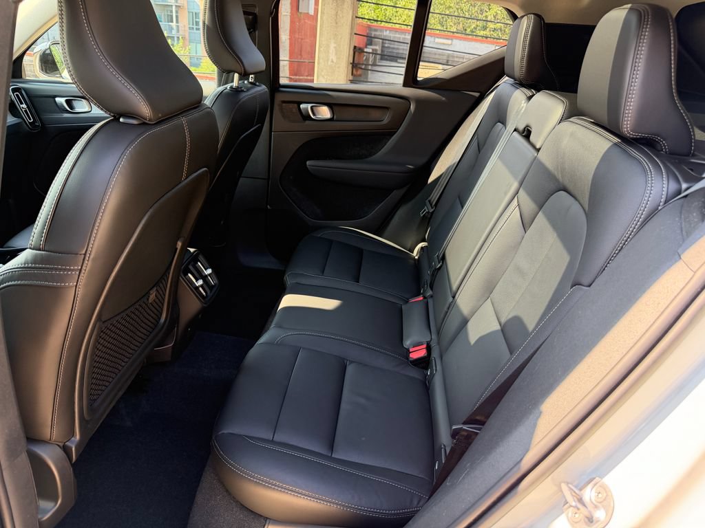 Certified 2023 Volvo XC40 B5 Plus w/ Protection Package Premier AWD/4WD image 23