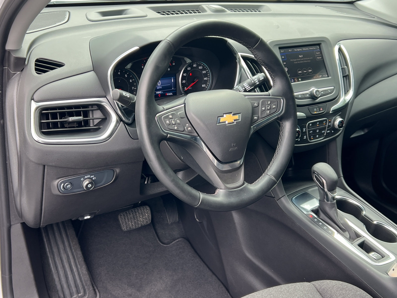 Used 2024 Chevrolet Equinox LT FWD image 15