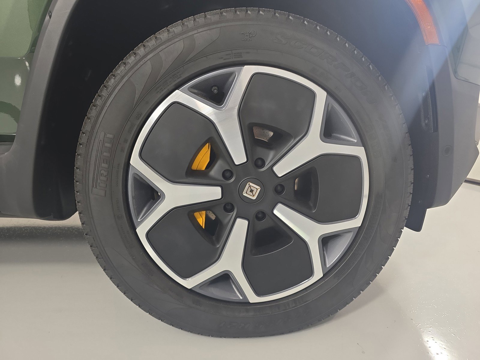 Used 2024 Rivian R1T Adventure AWD/4WD image 11