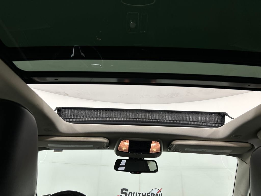 Used 2017 Chrysler 300 C image 22