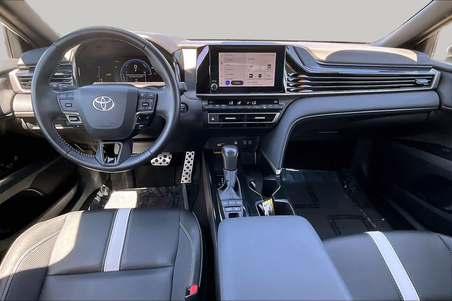 Used 2025 Toyota Camry SE FWD image 15