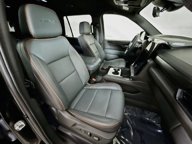 Used 2025 GMC Yukon AT4 w/ Premium Trailering Package AWD/4WD image 30