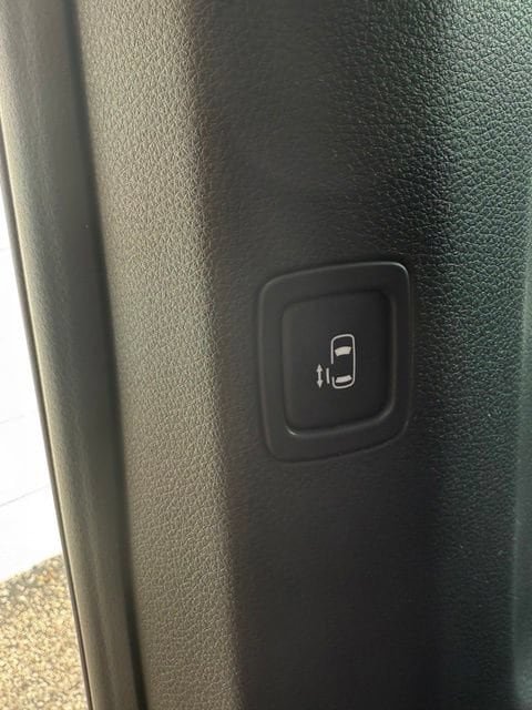 Used 2023 Kia Carnival LX FWD image 23