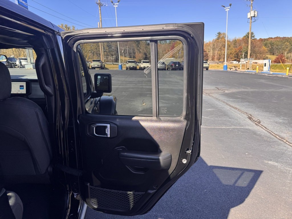 Used 2025 Jeep Gladiator Sport image 23