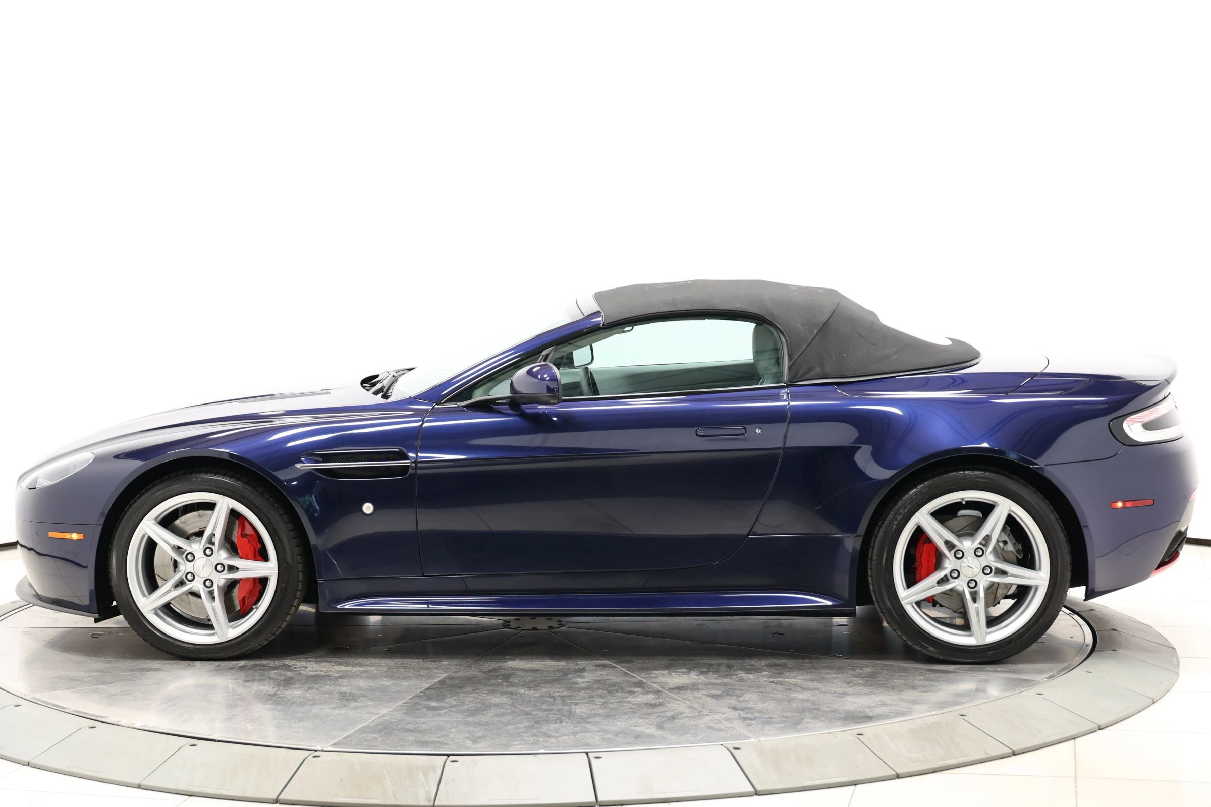 Used 2016 Aston Martin V8 Vantage GT RWD image 80