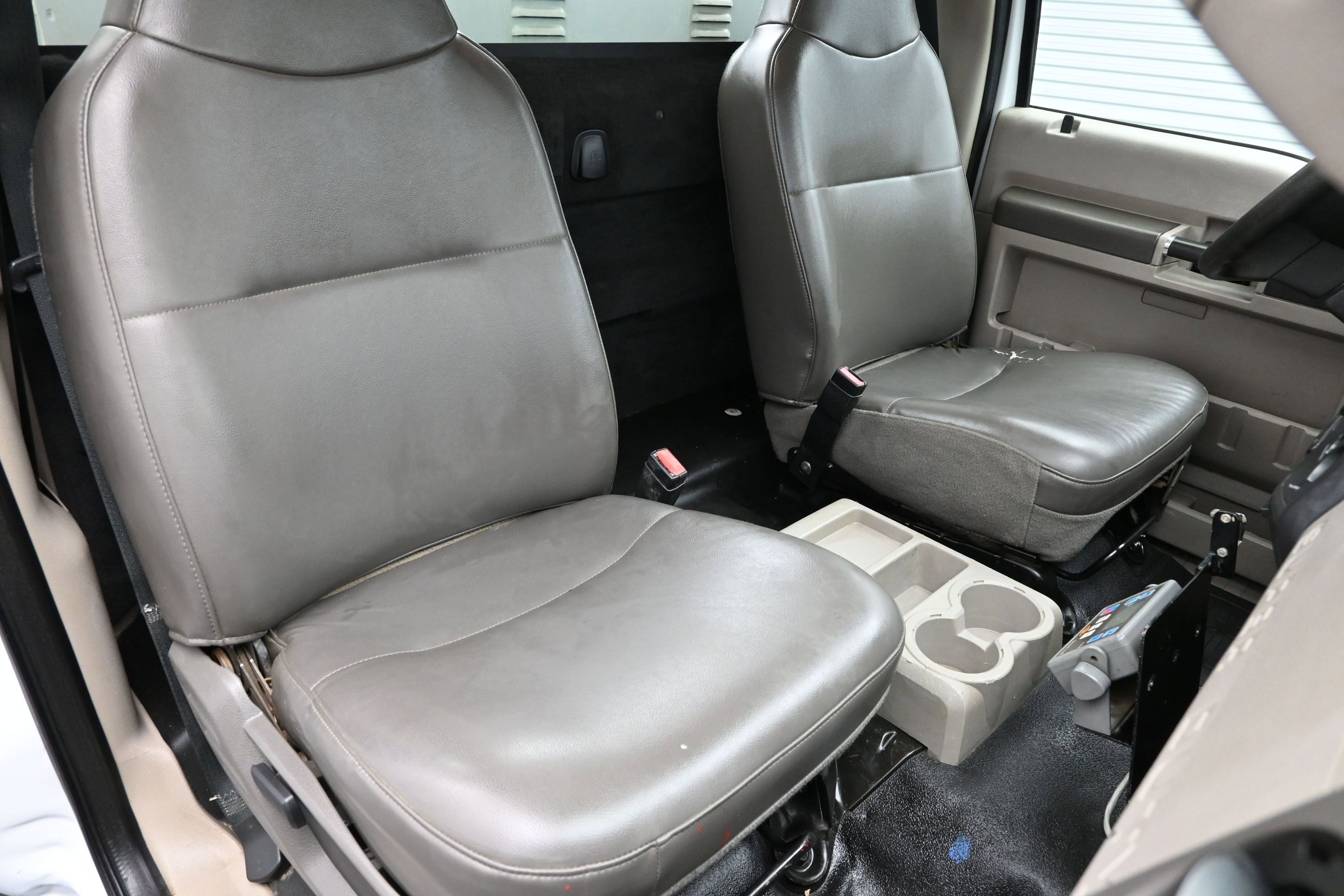 Used 2009 Ford F550 2WD Regular Cab Super Duty image 28