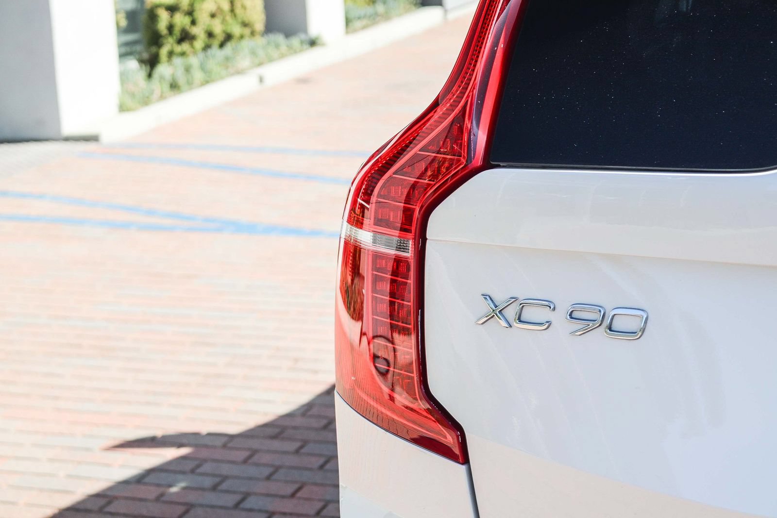 Used 2025 Volvo XC90 T8 Plus w/ Protection Package Premier AWD/4WD image 9
