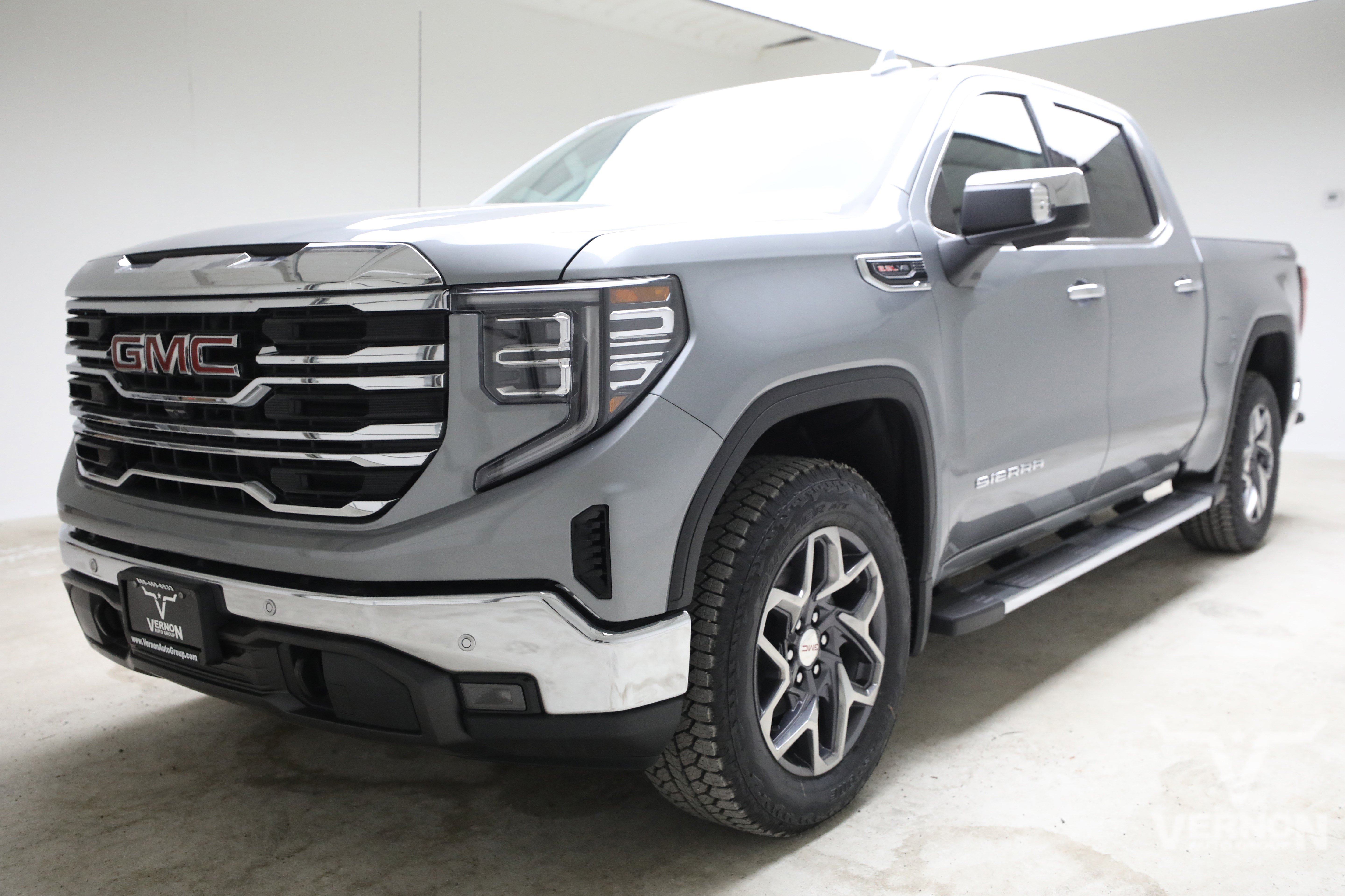 New 2026 GMC Sierra 1500 SLT w/ SLT Premium Plus Package AWD/4WD image 1