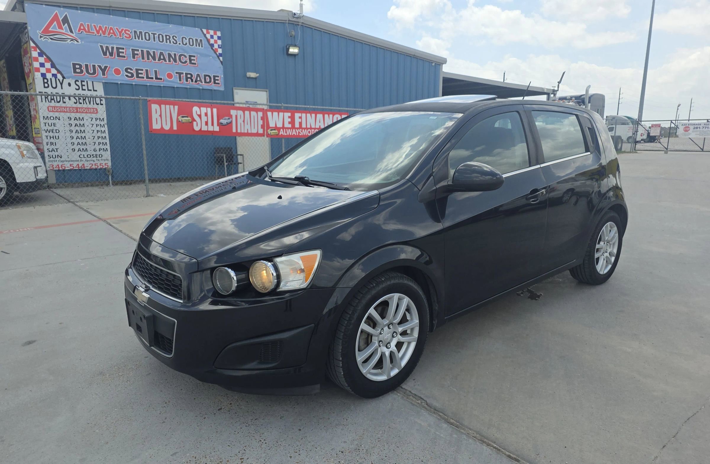 Used 2015 Chevrolet Sonic LT w/ Fun and Sun Package FWD image 2