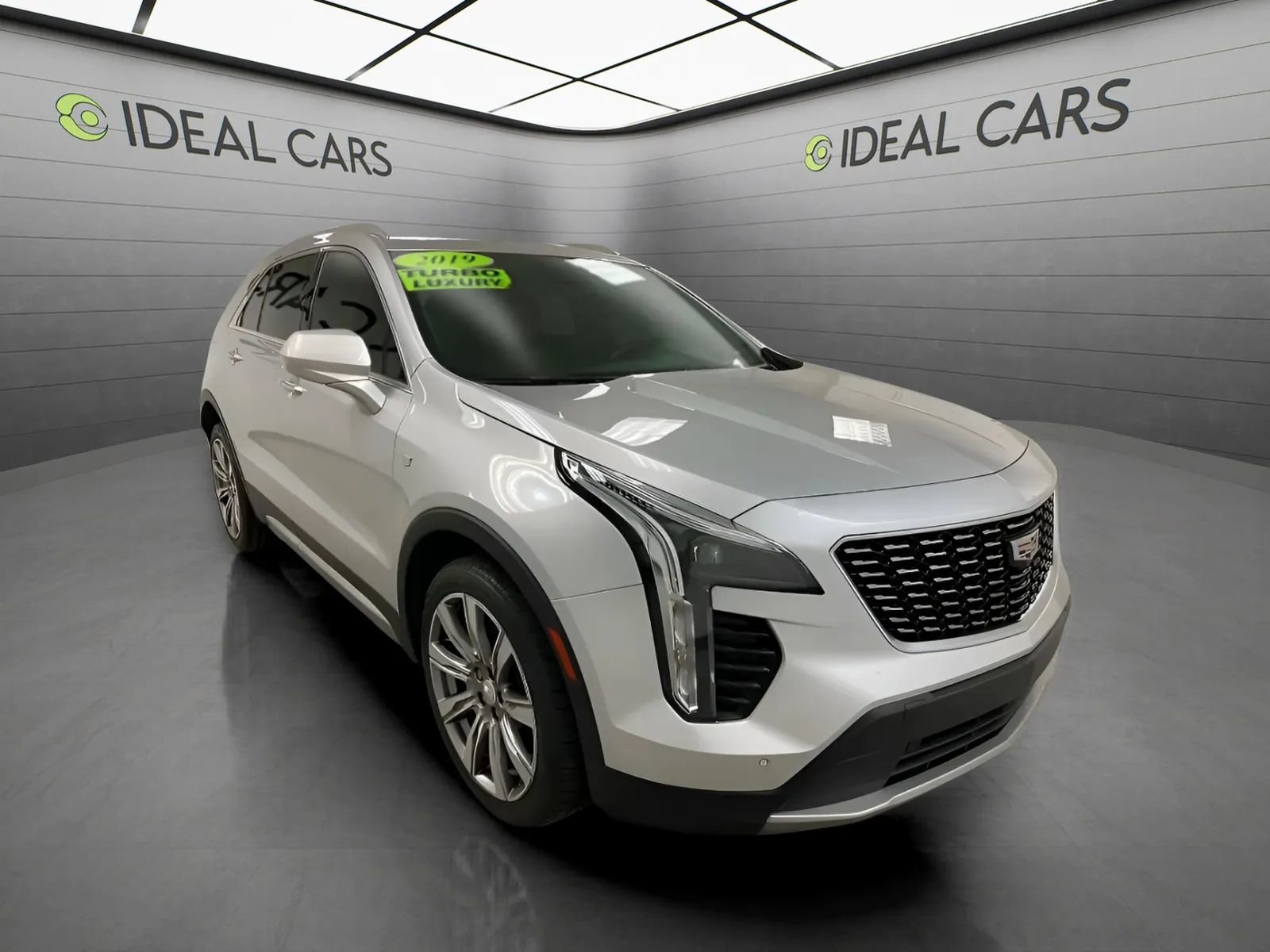 Used 2019 Cadillac XT4 Premium Luxury FWD image 3