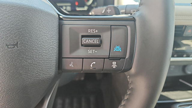 Used 2025 Nissan Rogue SL AWD/4WD image 18