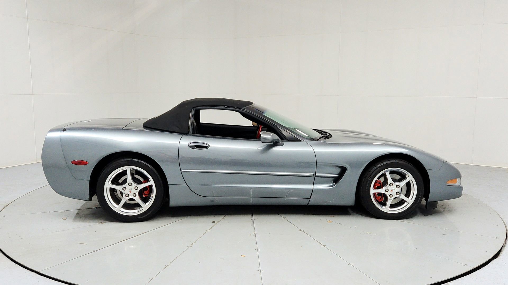 Used 2004 Chevrolet Corvette Convertible w/ Preferred Equipment Group RWD image 6