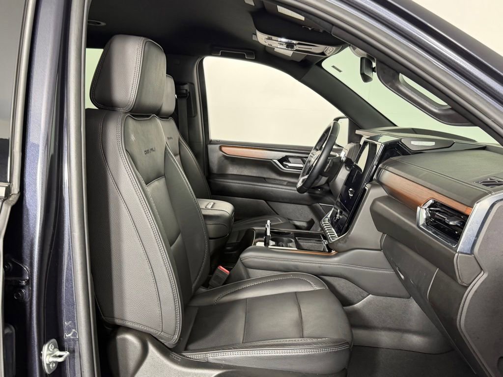 Used 2025 GMC Yukon Denali image 32