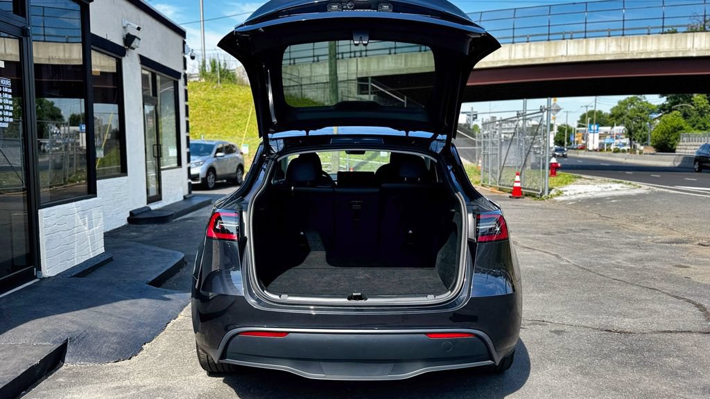 Used 2024 Tesla Model Y Long Range RWD image 91