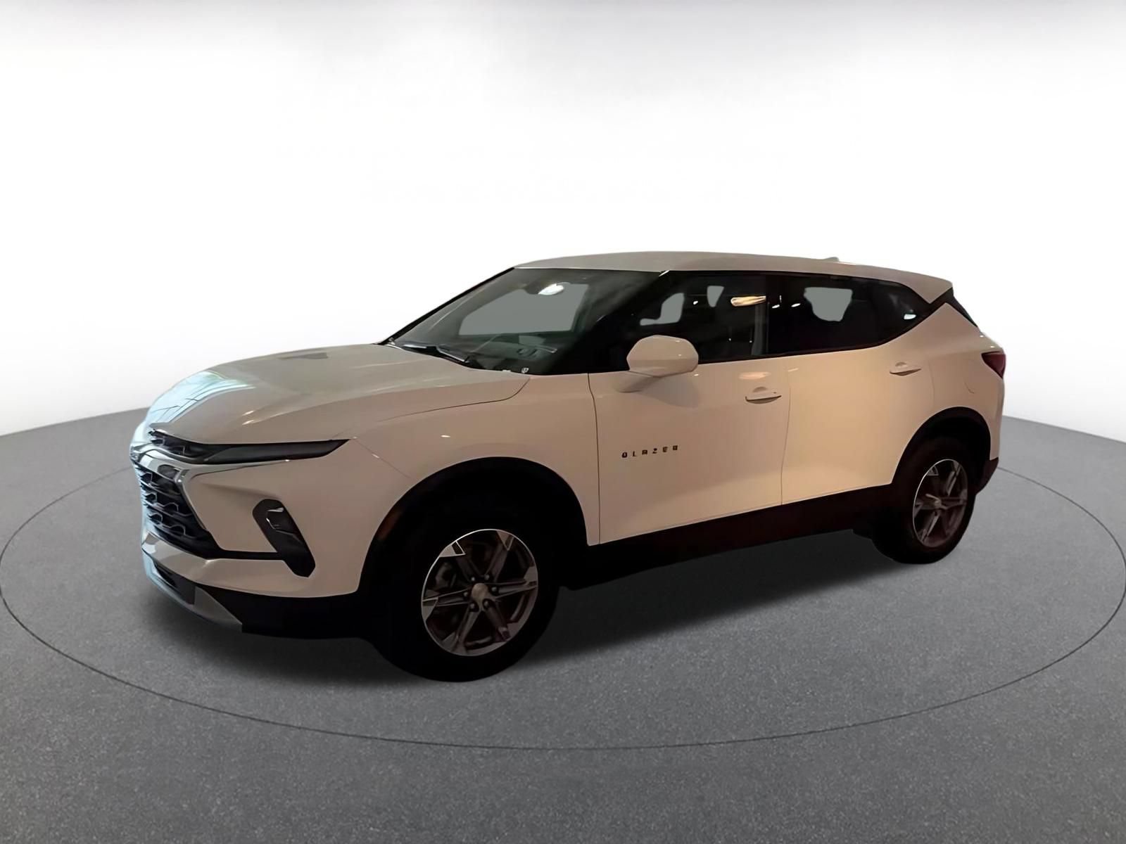 Used 2025 Chevrolet Blazer LT FWD image 8