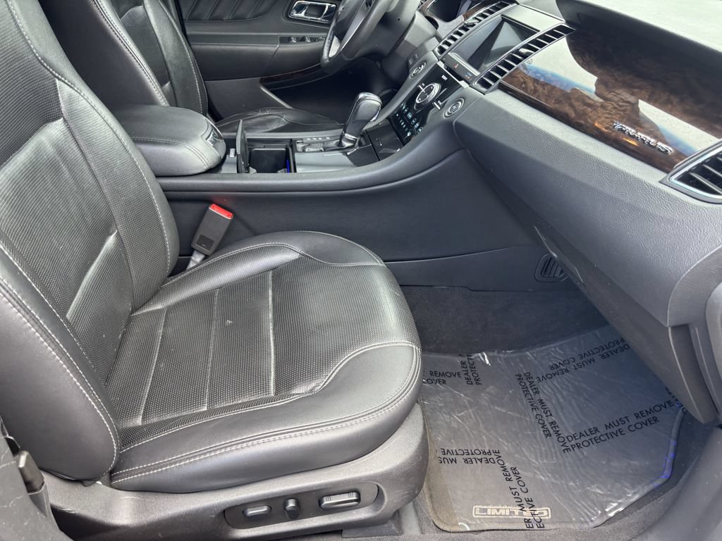 Used 2019 Ford Taurus Limited AWD/4WD image 29