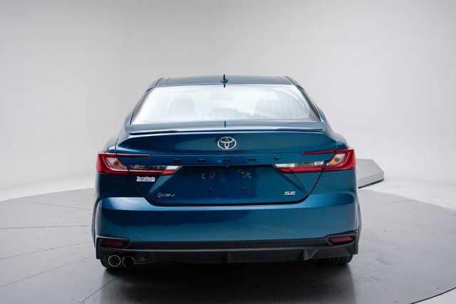 Used 2025 Toyota Camry SE image 9