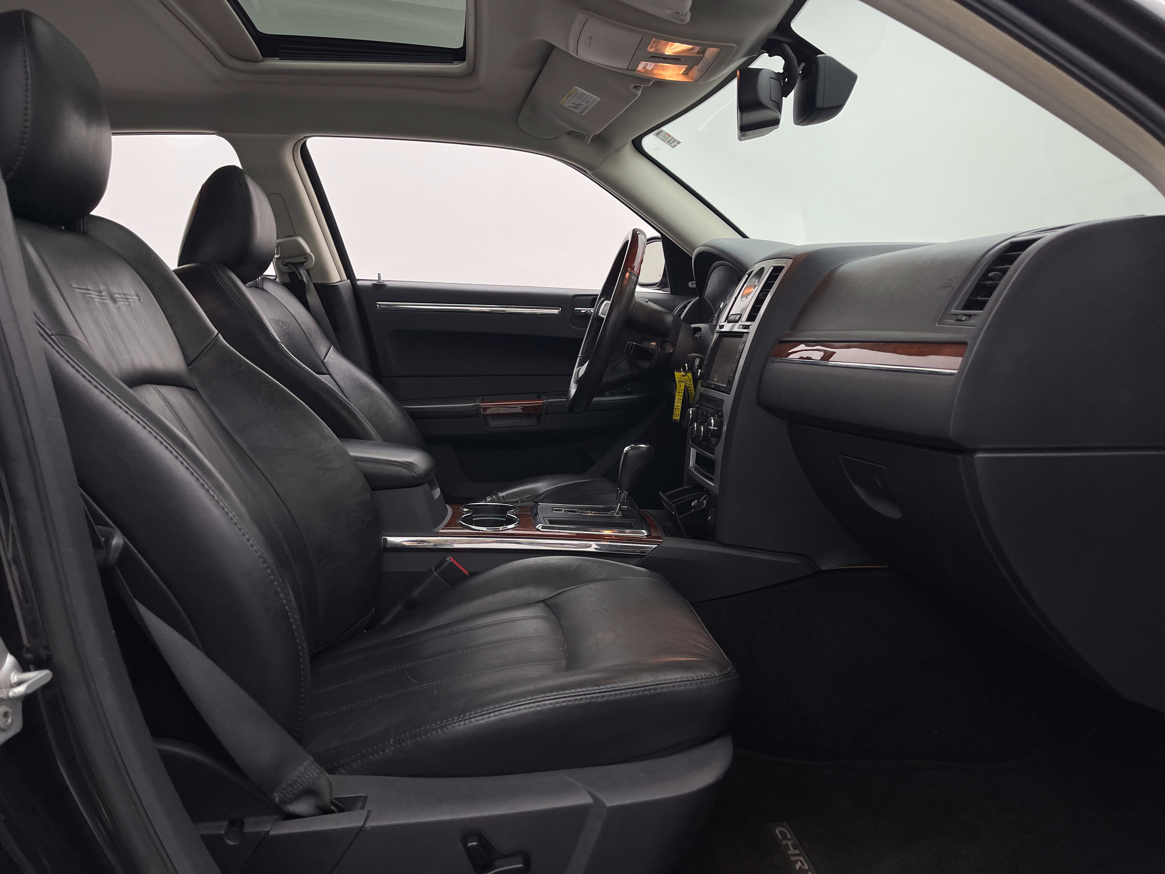 Used 2009 Chrysler 300 C w/ Luxury Group II RWD image 35