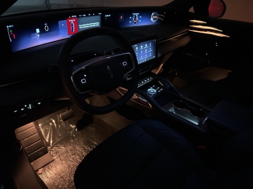 Used 2025 Lincoln Nautilus Premier w/ Equipment Group 102A image 9