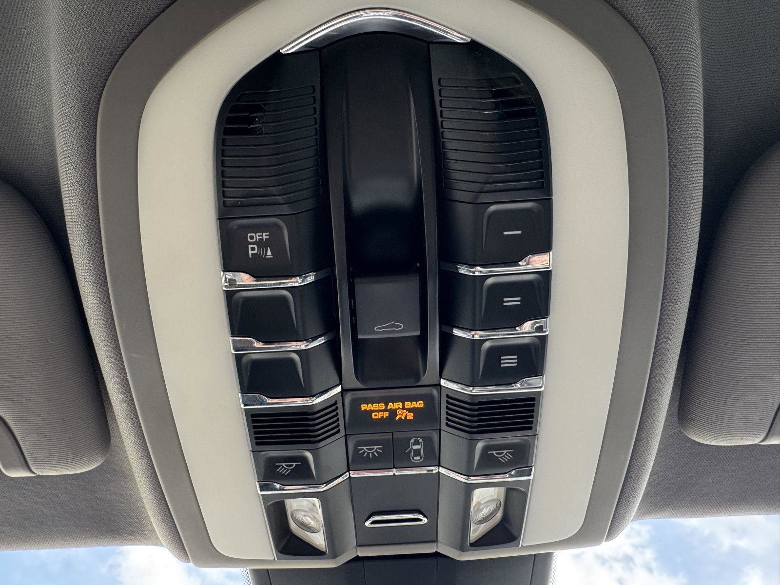 Used 2014 Porsche Panamera 4 image 13