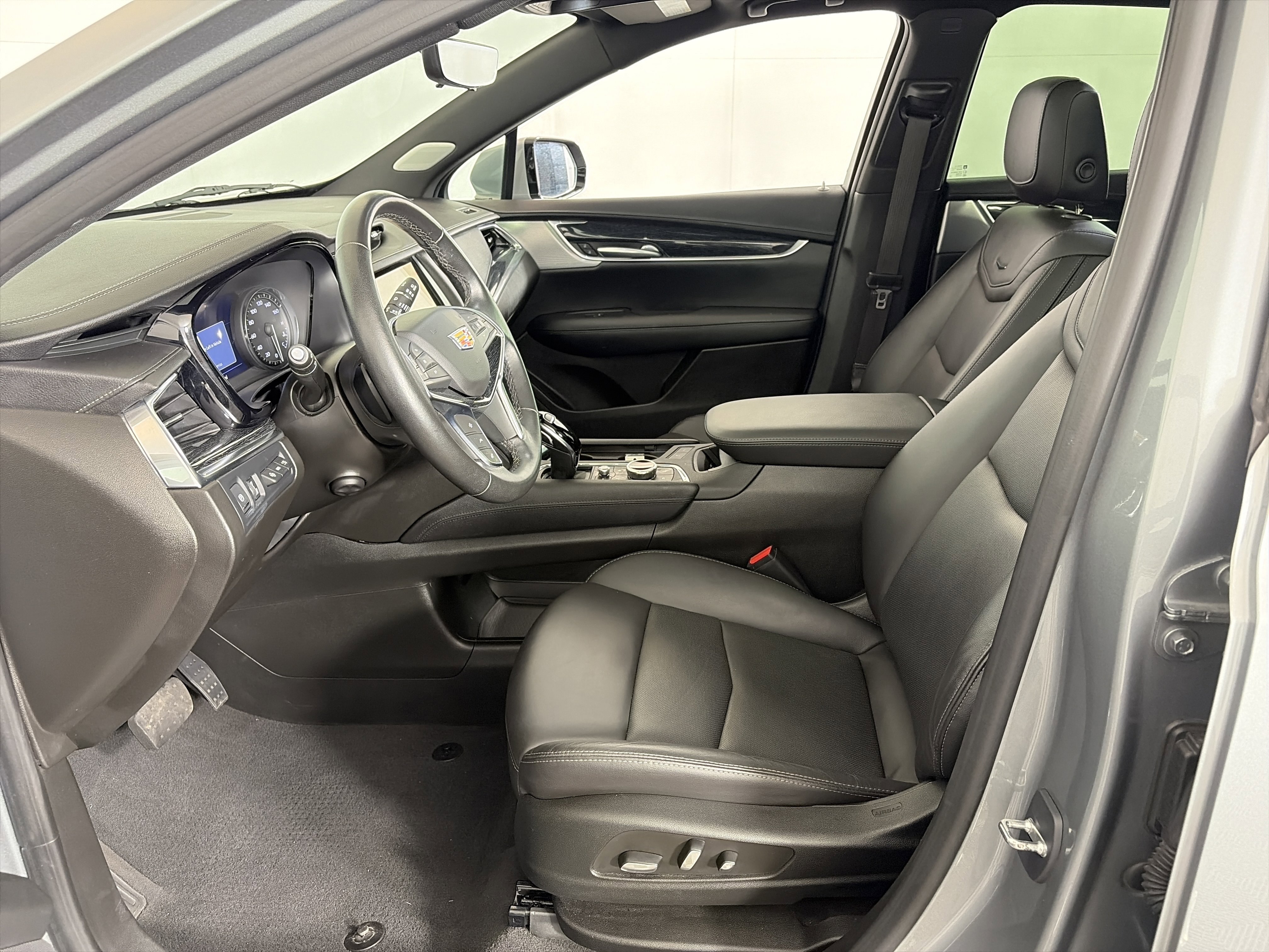 Used 2023 Cadillac XT5 Premium Luxury w/ Technology Package image 6