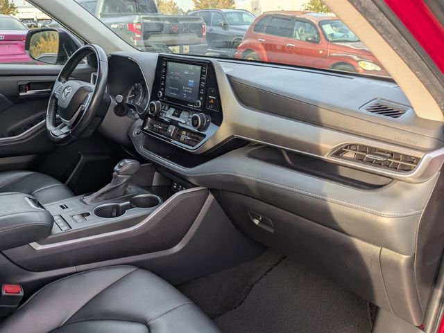Used 2022 Toyota Highlander XLE image 35