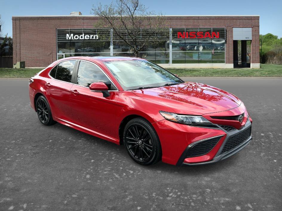 Used 2021 Toyota Camry SE w/ Convenience Package FWD image 5