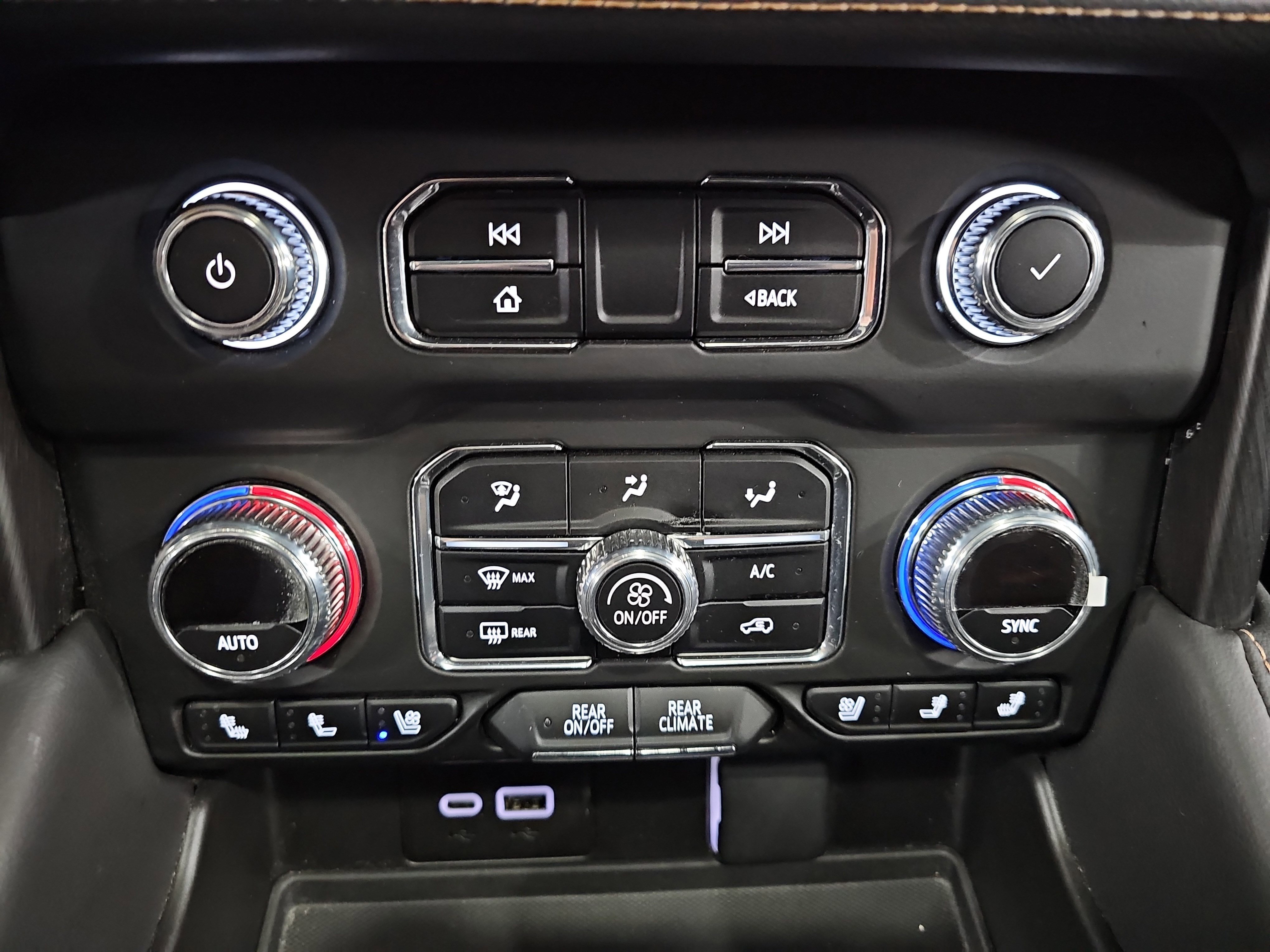 Used 2024 GMC Yukon XL AT4 w/ AT4 Premium Package AWD/4WD image 23