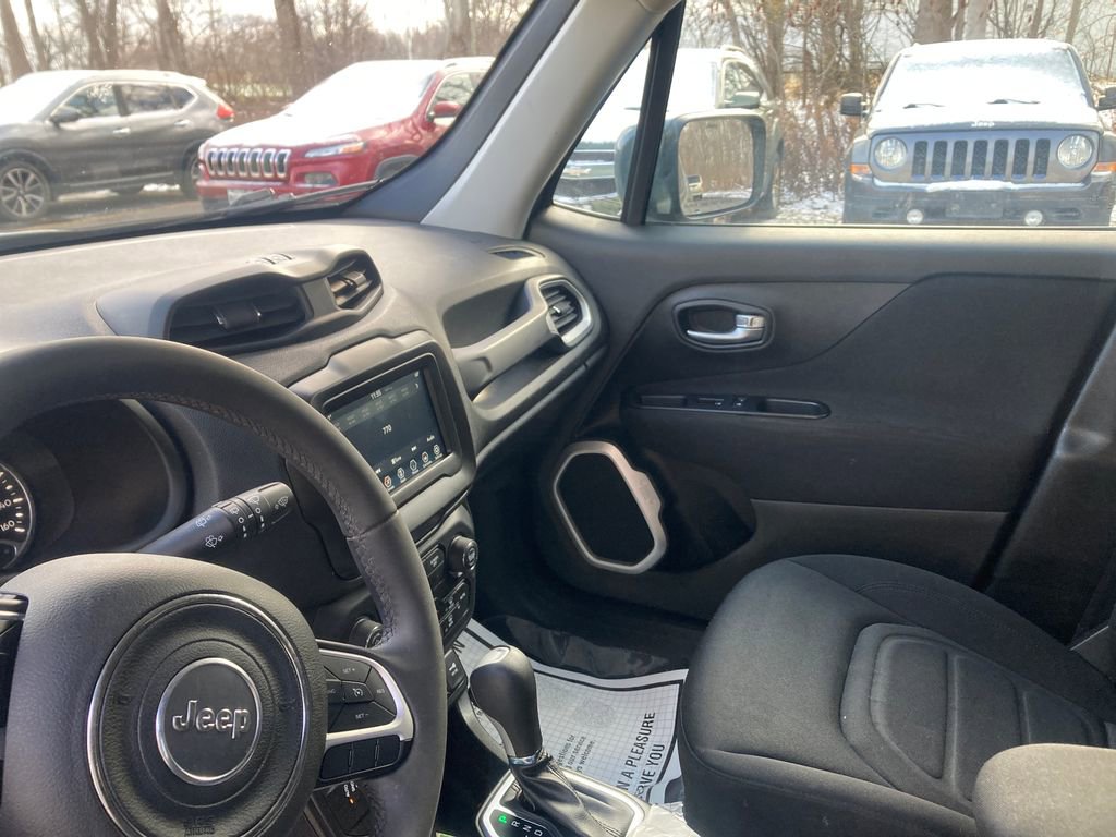 Used 2018 Jeep Renegade Latitude image 16