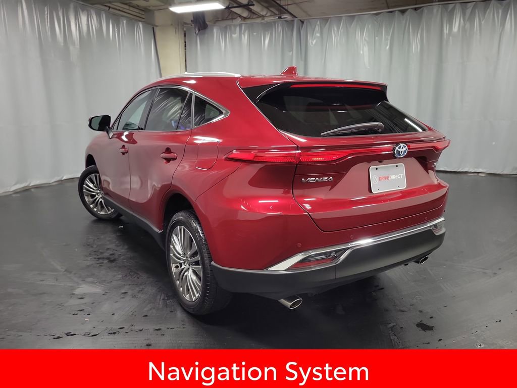 Used 2024 Toyota Venza XLE image 6