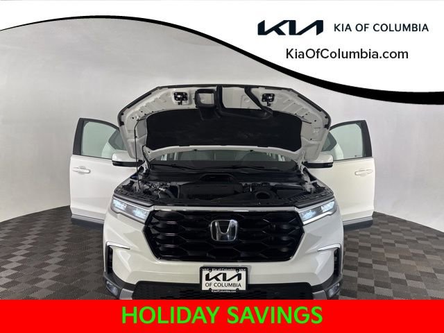 Used 2025 Honda Pilot Touring image 10