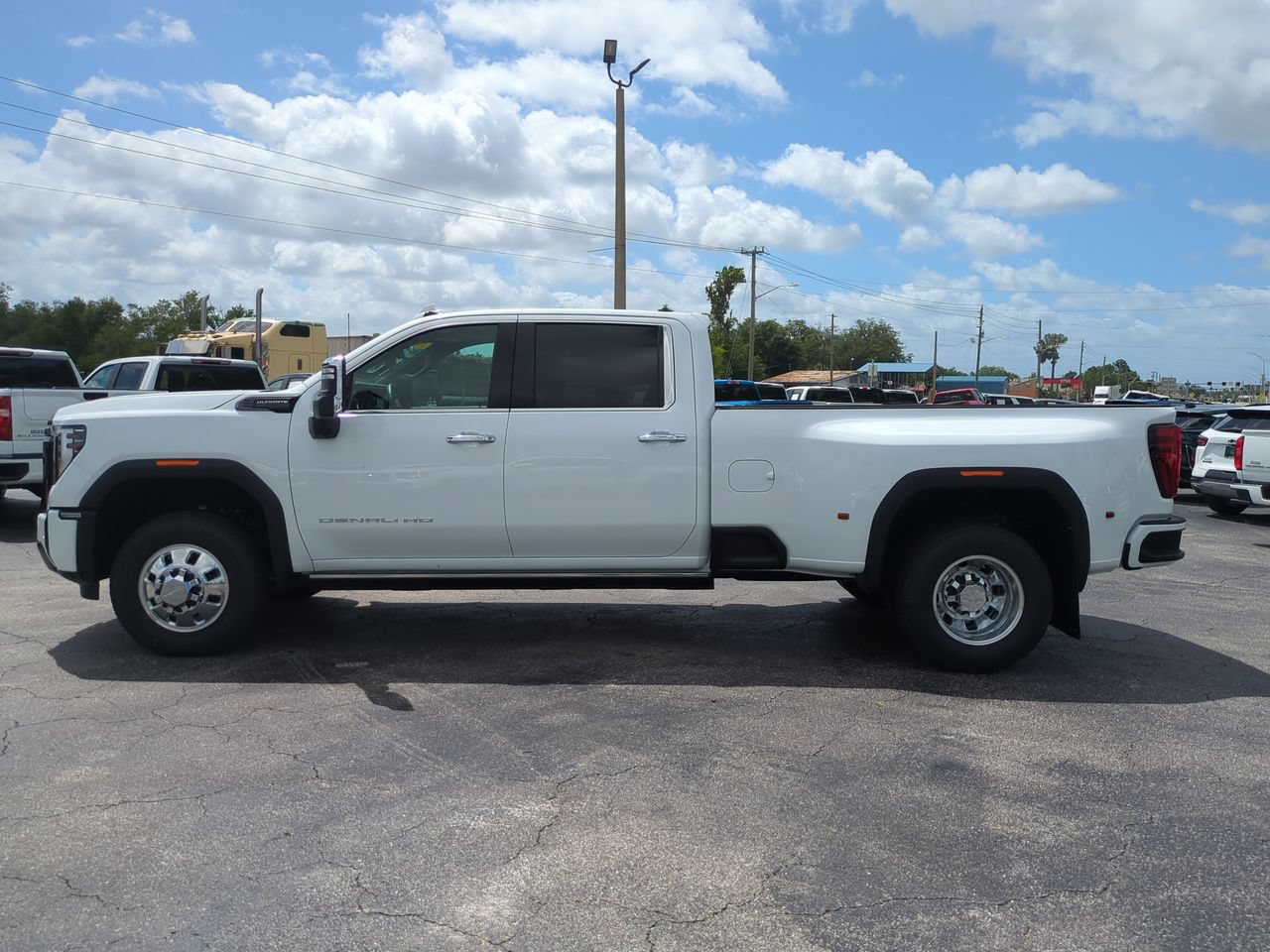 Used 2026 GMC Sierra 3500 Denali Ultimate AWD/4WD image 7