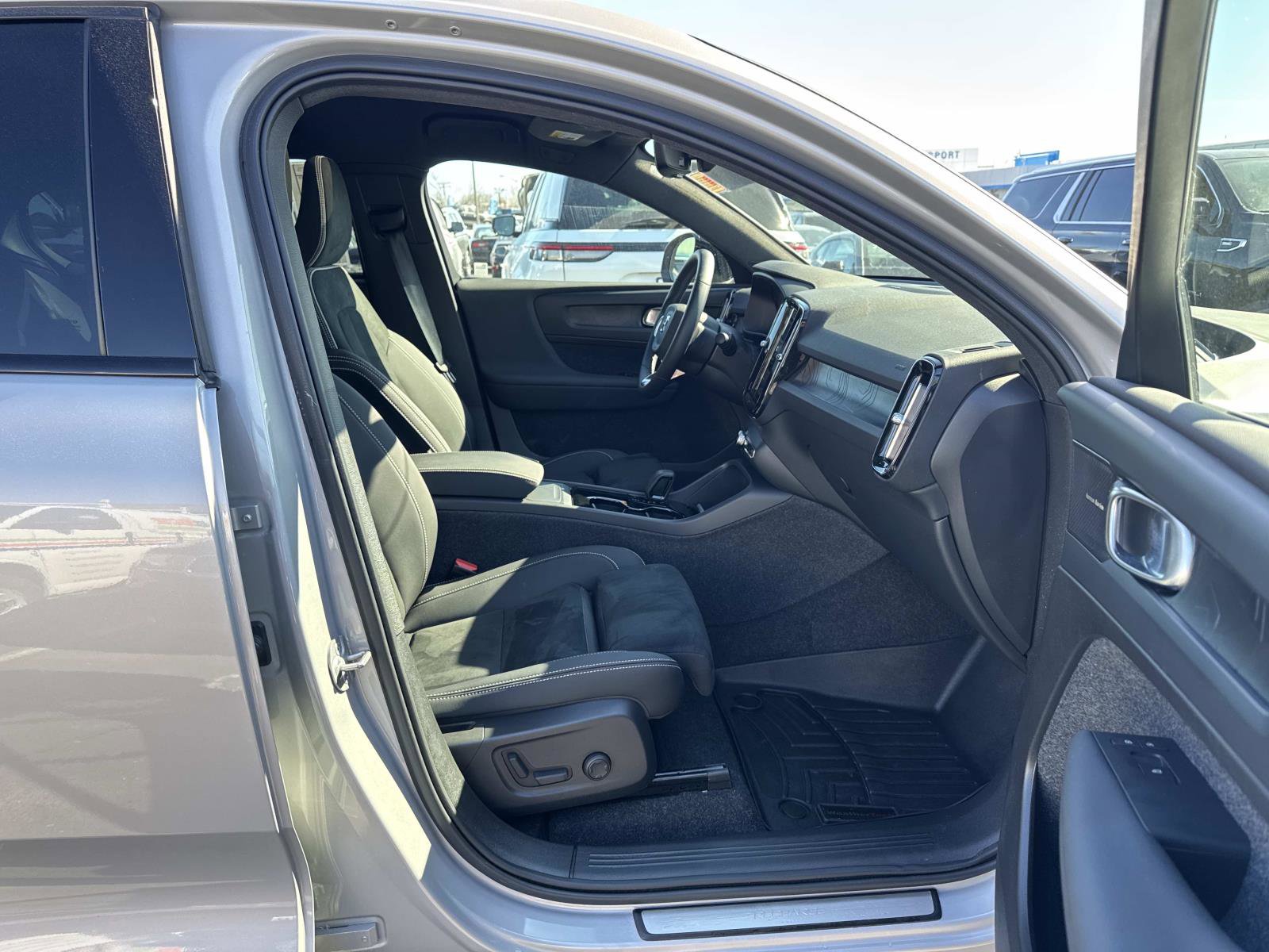 Used 2024 Volvo C40 P8 Recharge Ultimate image 15