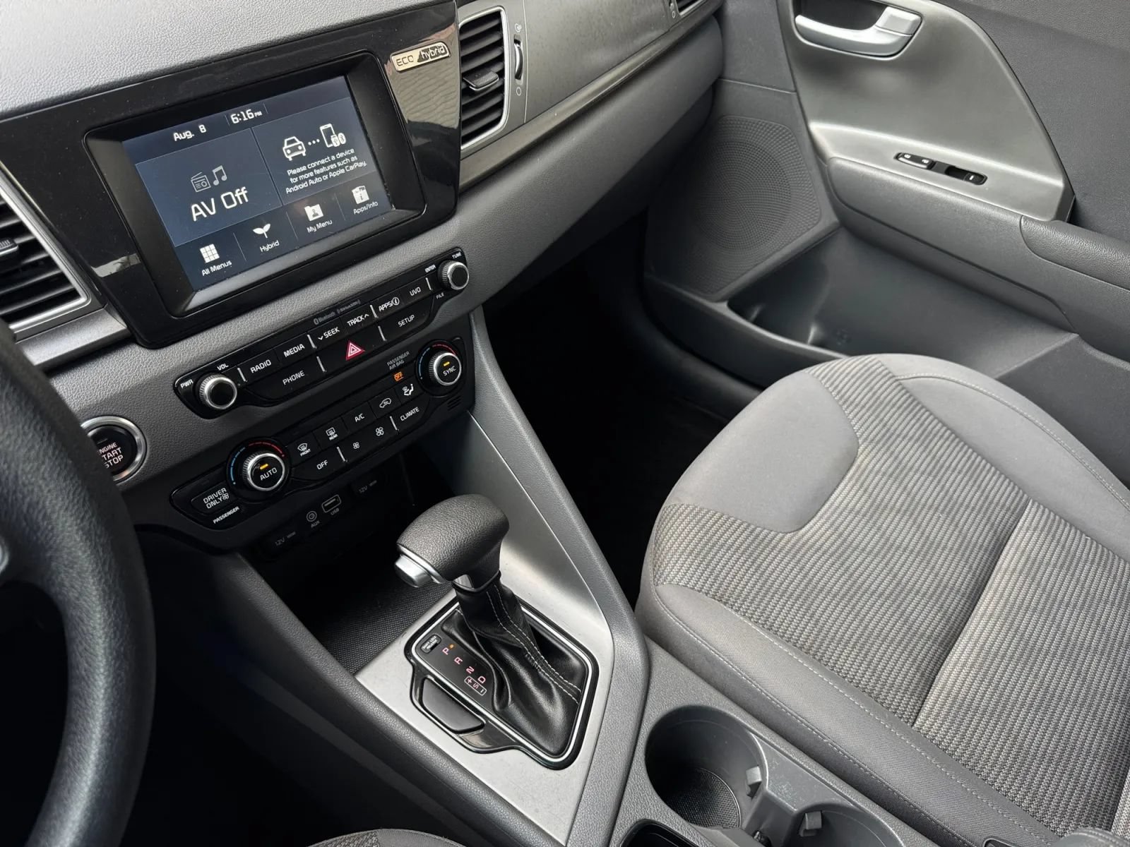 Used 2019 Kia Niro LX FWD image 30