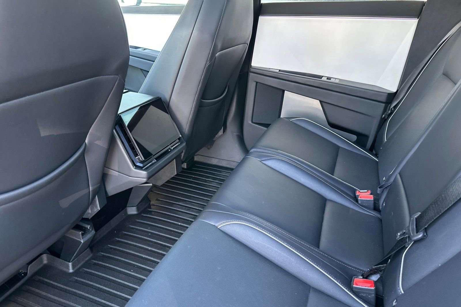 Used 2024 Tesla Cybertruck AWD Crew Cab image 13