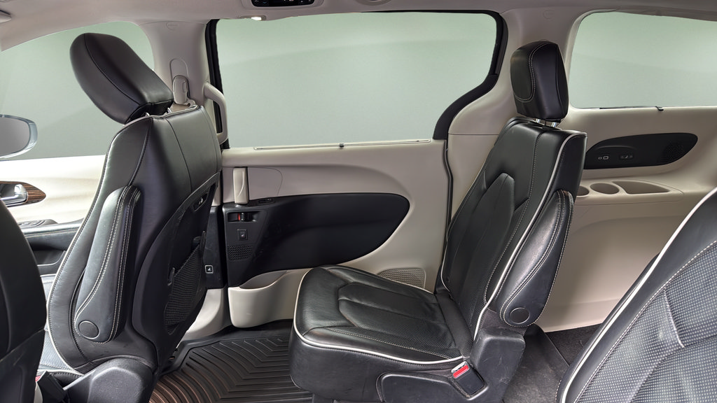 Used 2022 Chrysler Pacifica Limited FWD image 15