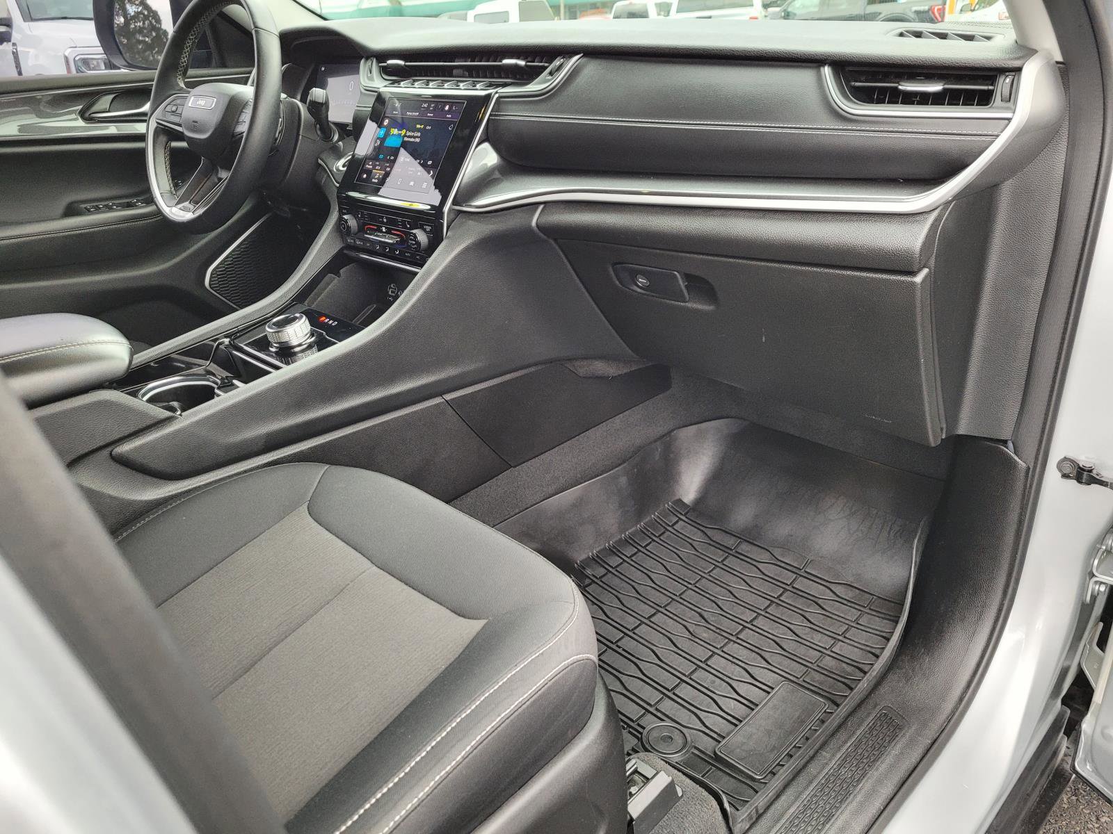 Used 2022 Jeep Grand Cherokee L Laredo w/ Luxury Tech Group I image 21