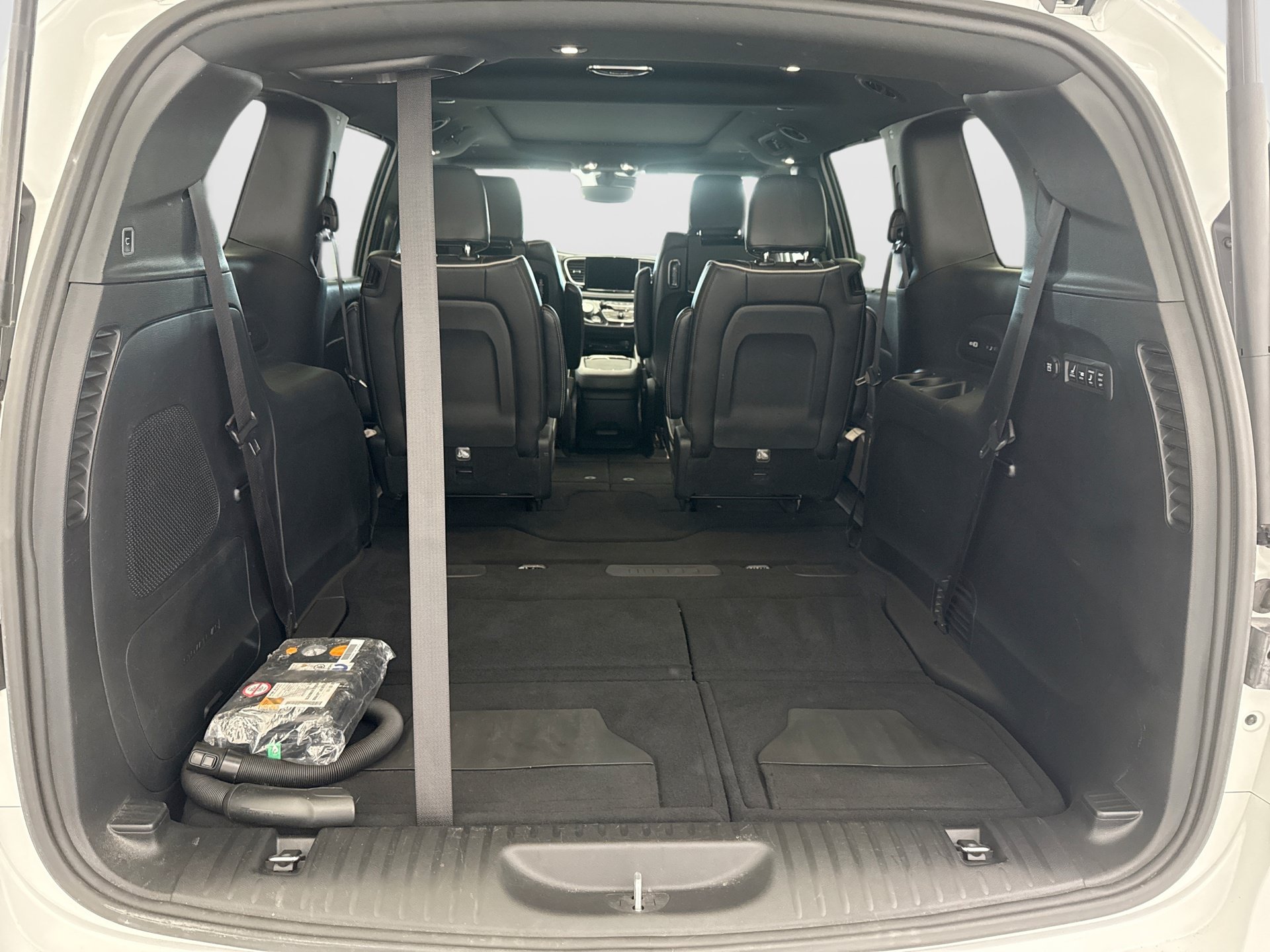 Used 2022 Chrysler Pacifica Limited w/ Uconnect Theater Family Group AWD/4WD image 22