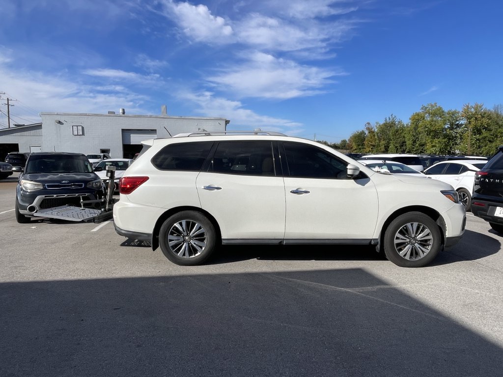 Used 2017 Nissan Pathfinder SL w/ SL Tech Package AWD/4WD image 8