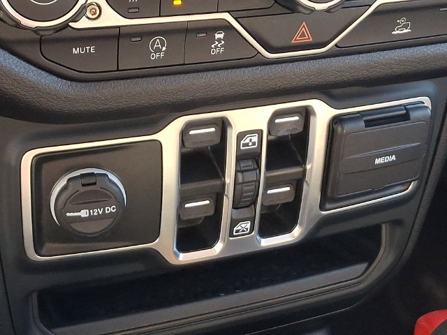 Used 2025 Jeep Wrangler Unlimited Sport AWD/4WD image 17