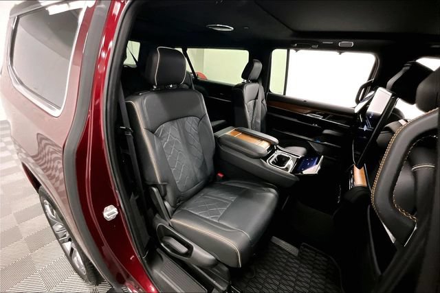 Used 2025 Jeep Grand Wagoneer L Series III w/ Rear-Seat Entertainment Group AWD/4WD image 25