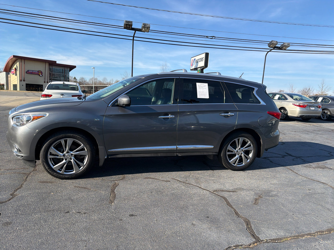 Used 2015 INFINITI QX60 FWD w/ Deluxe Touring Package image 2