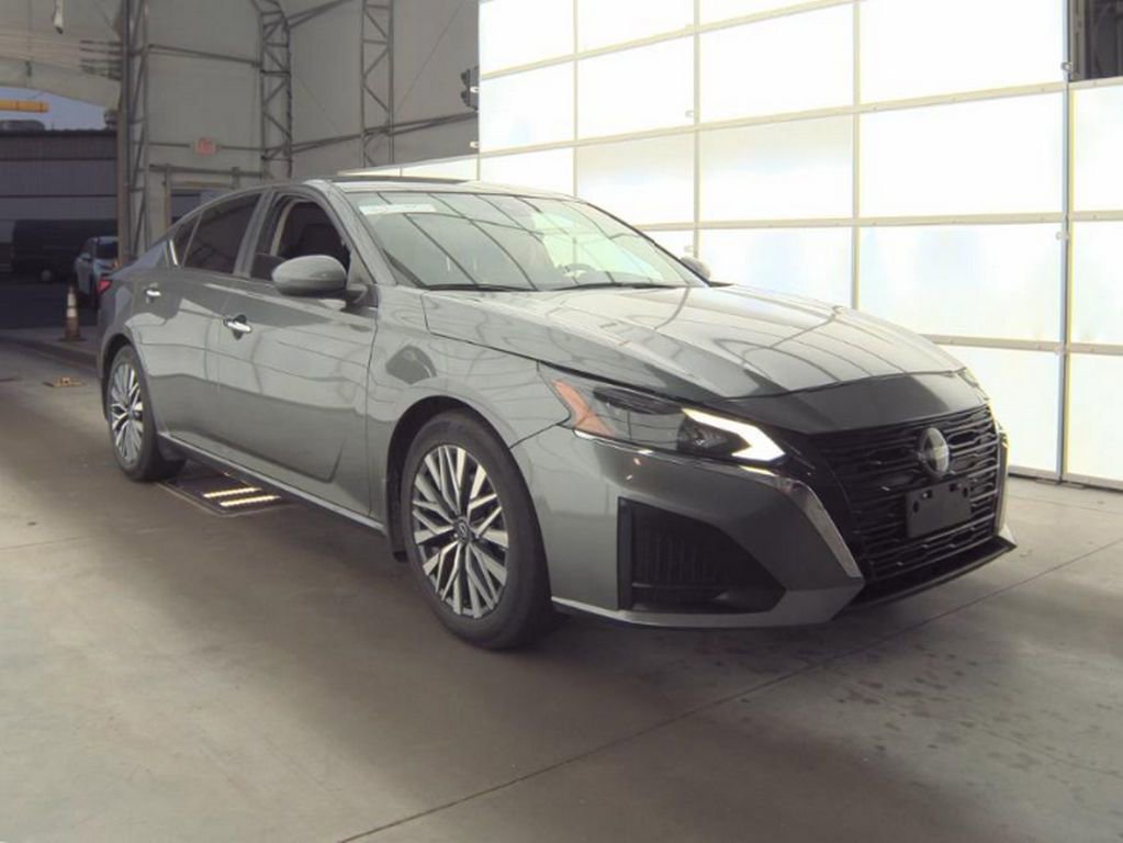 Used 2023 Nissan Altima 2.5 SV w/ SV Premium Package FWD image 4