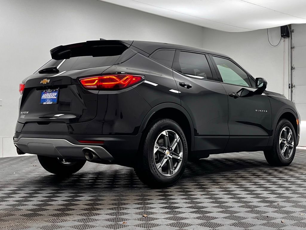 Used 2024 Chevrolet Blazer LT image 8