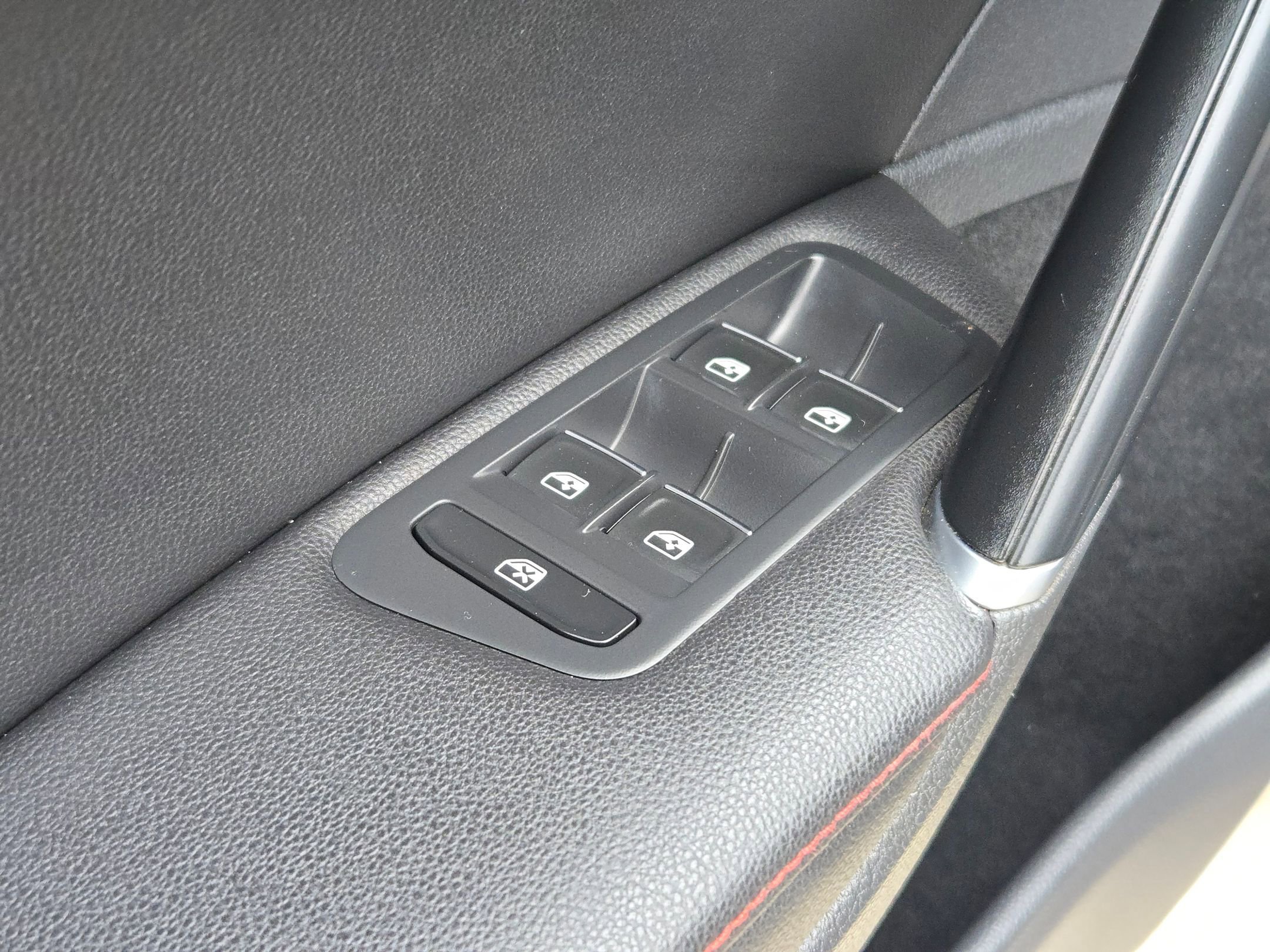 Used 2017 Volkswagen GTI SE image 13