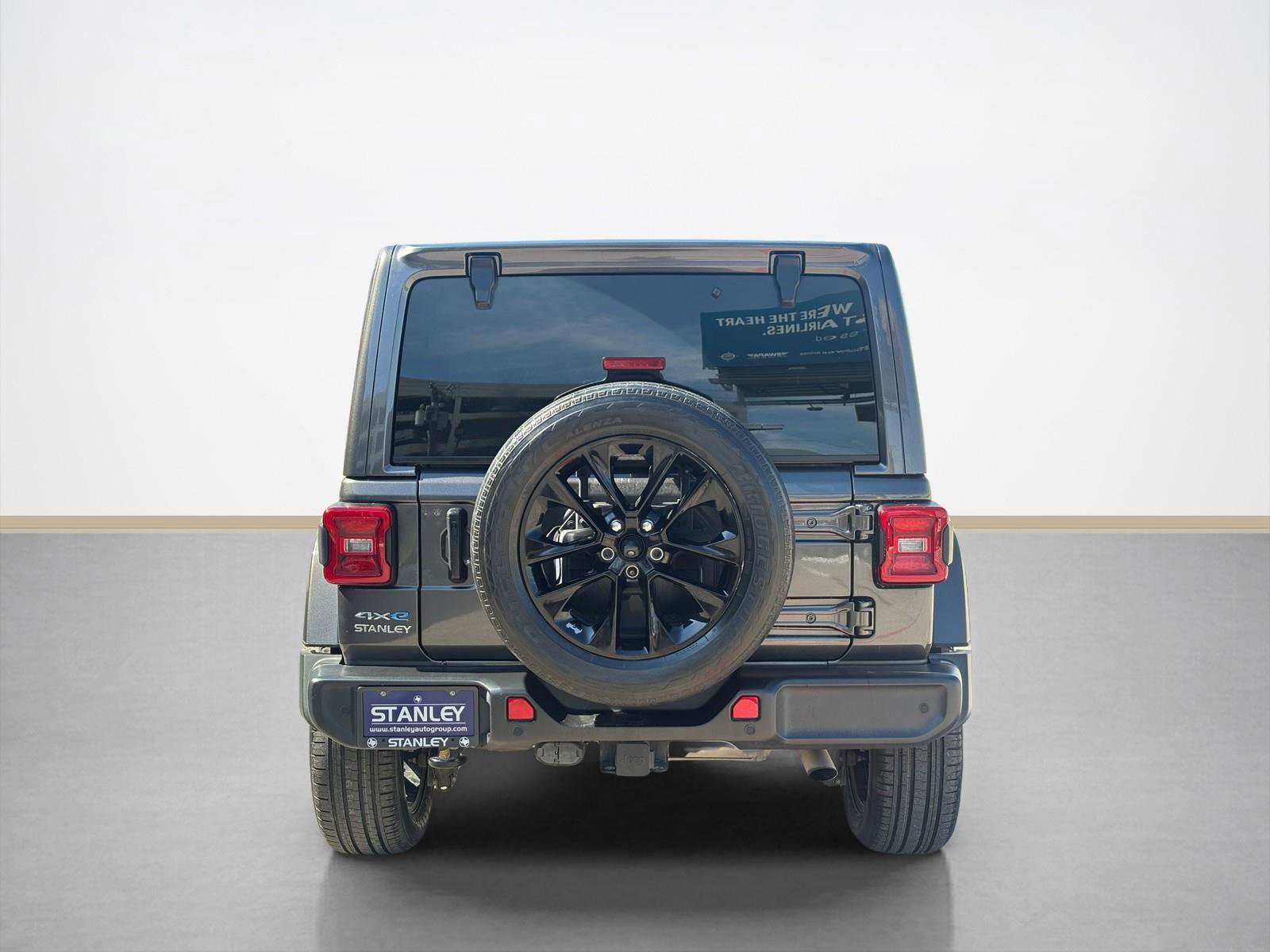 Used 2021 Jeep Wrangler Unlimited Sahara w/ Safety Group image 4