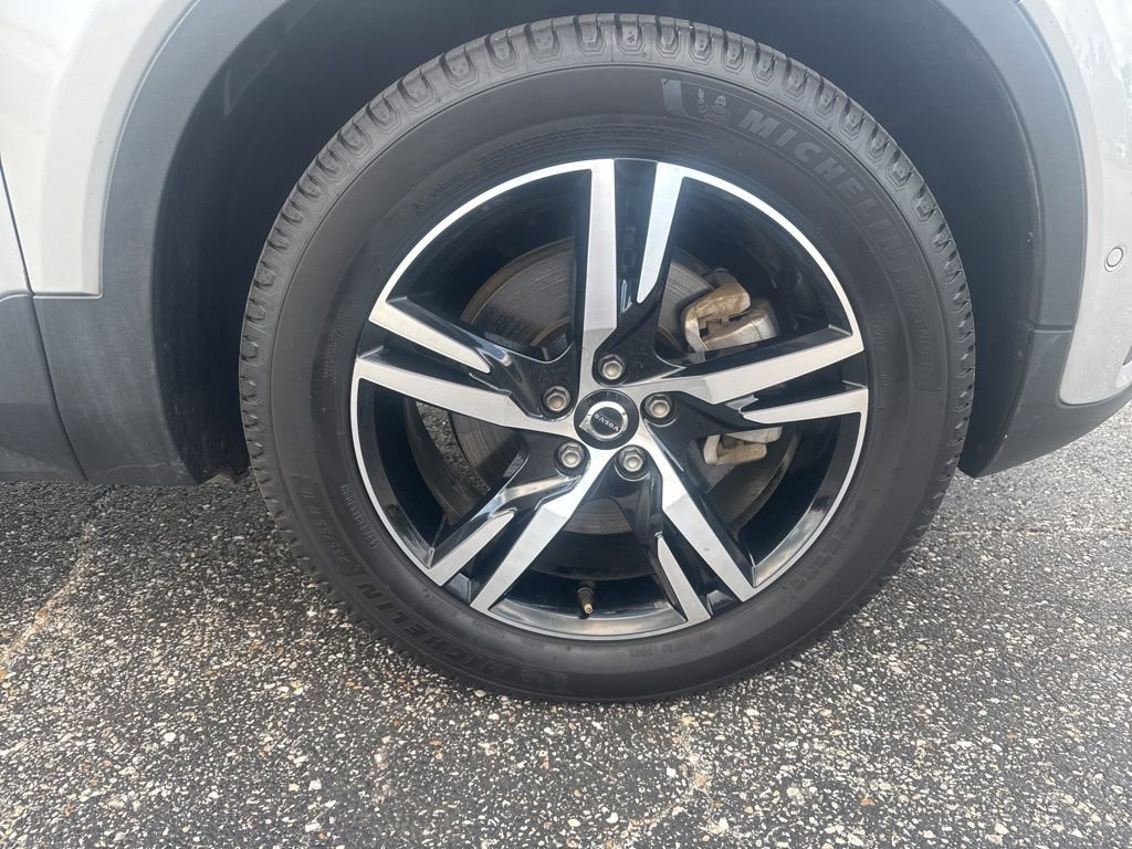 Used 2023 Volvo XC40 B5 Plus AWD/4WD image 24