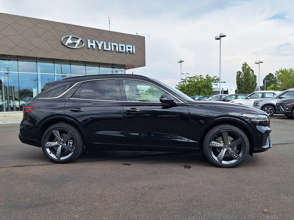 Used 2022 Genesis GV70 3.5T Sport w/ Sport Prestige Package AWD/4WD image 2