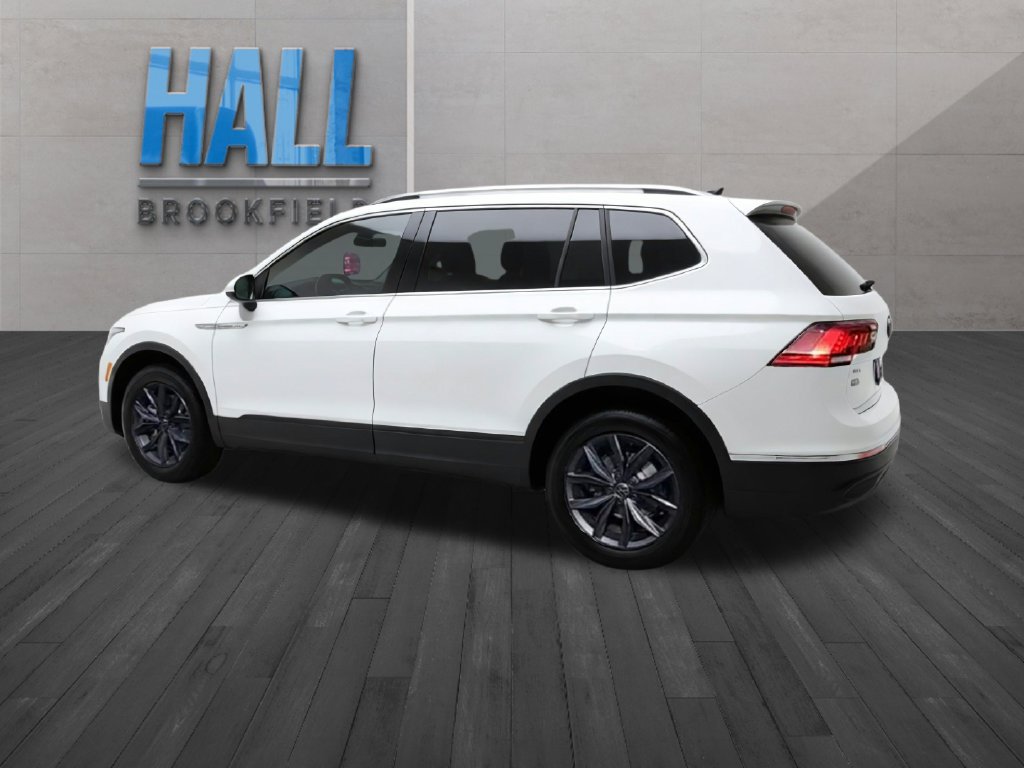 Certified 2024 Volkswagen Tiguan SE w/ Panoramic Sunroof Package AWD/4WD image 4